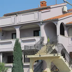  Apartment Purple House Kroatien